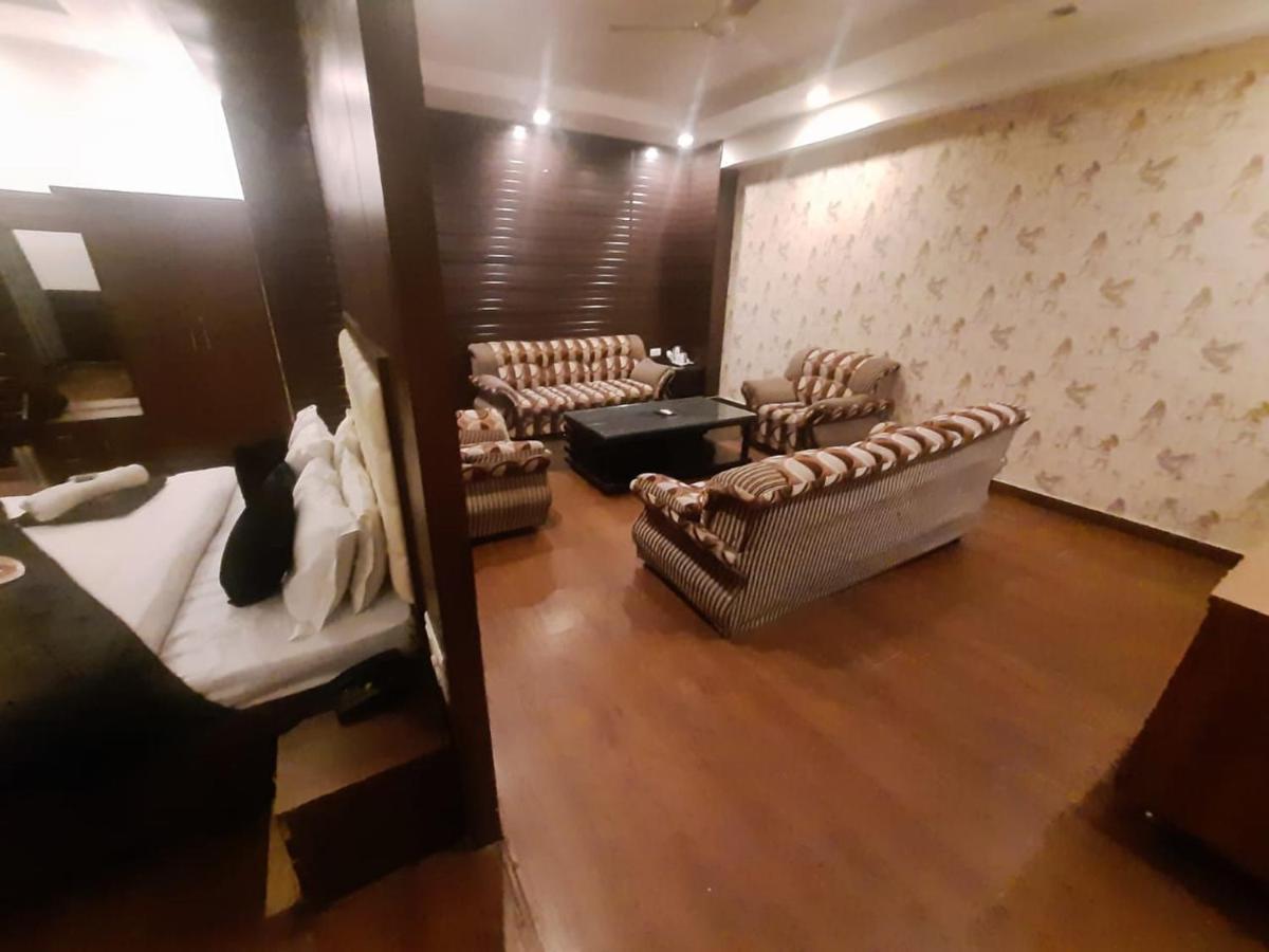 Kartikay Hotel Hisār Exterior foto